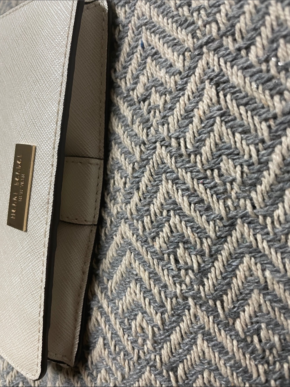 Henri Bendel White Leather Wallet with Gold Plaque - Picture 8 of 8